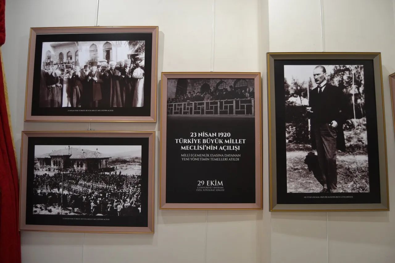 "Cumhuriyet Bayramı Özel Fotoğraf Sergisi" ziyarete açıldı