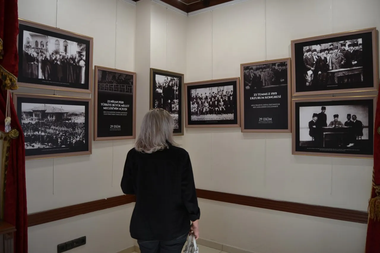 "Cumhuriyet Bayramı Özel Fotoğraf Sergisi" ziyarete açıldı
