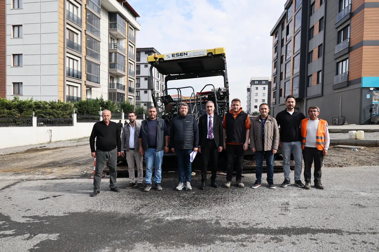 Yeni Mahalle Özgecan Aslan Sokak’ta asfaltlama çalışması başladı