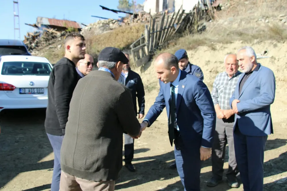 İskilip Kaymakamı Polat, İskilip'e Bağlı Yaylacıkseki Köyünde çıkan yangın yerinde incelemelerde bulundu