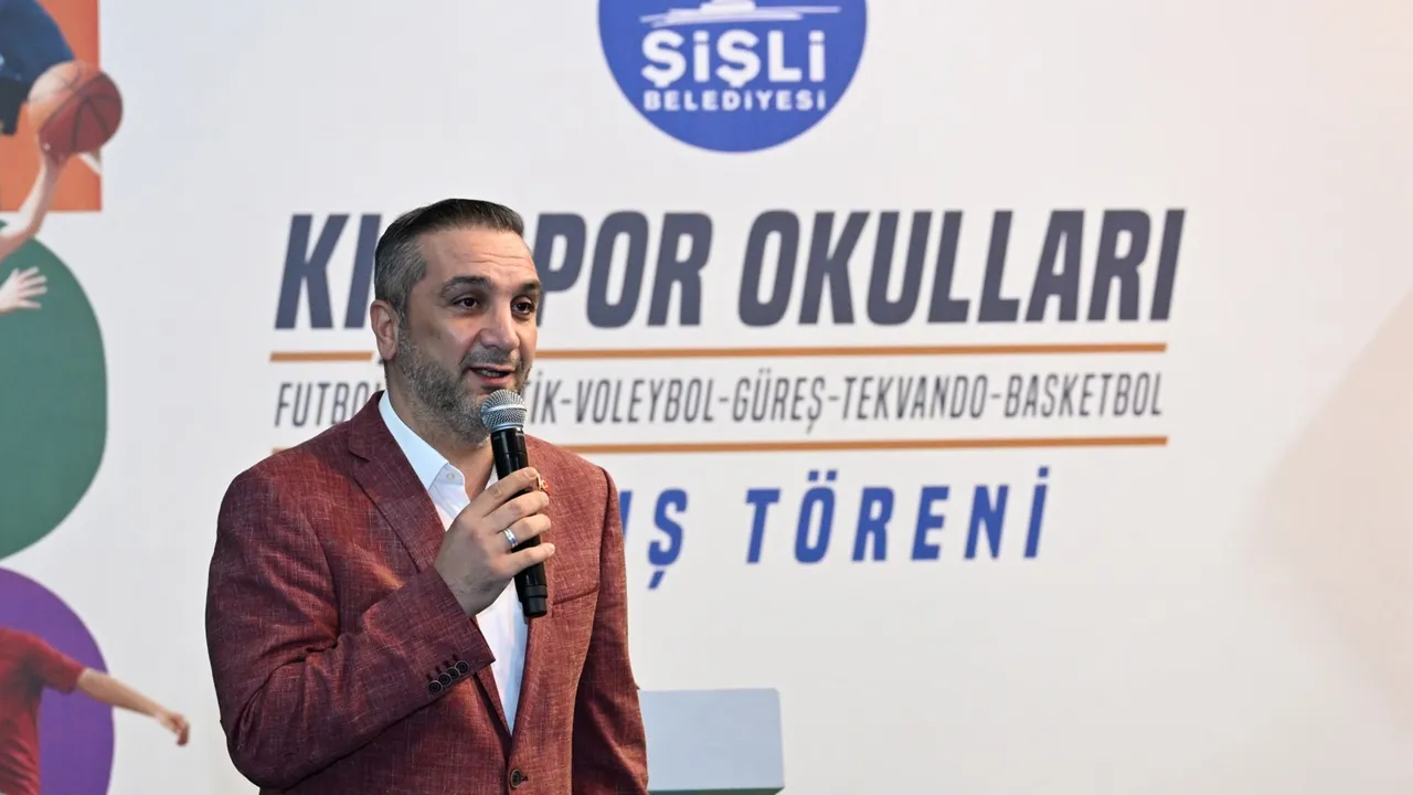 Şişli Belediyesi Kış Spor Okulları törenle açıldı