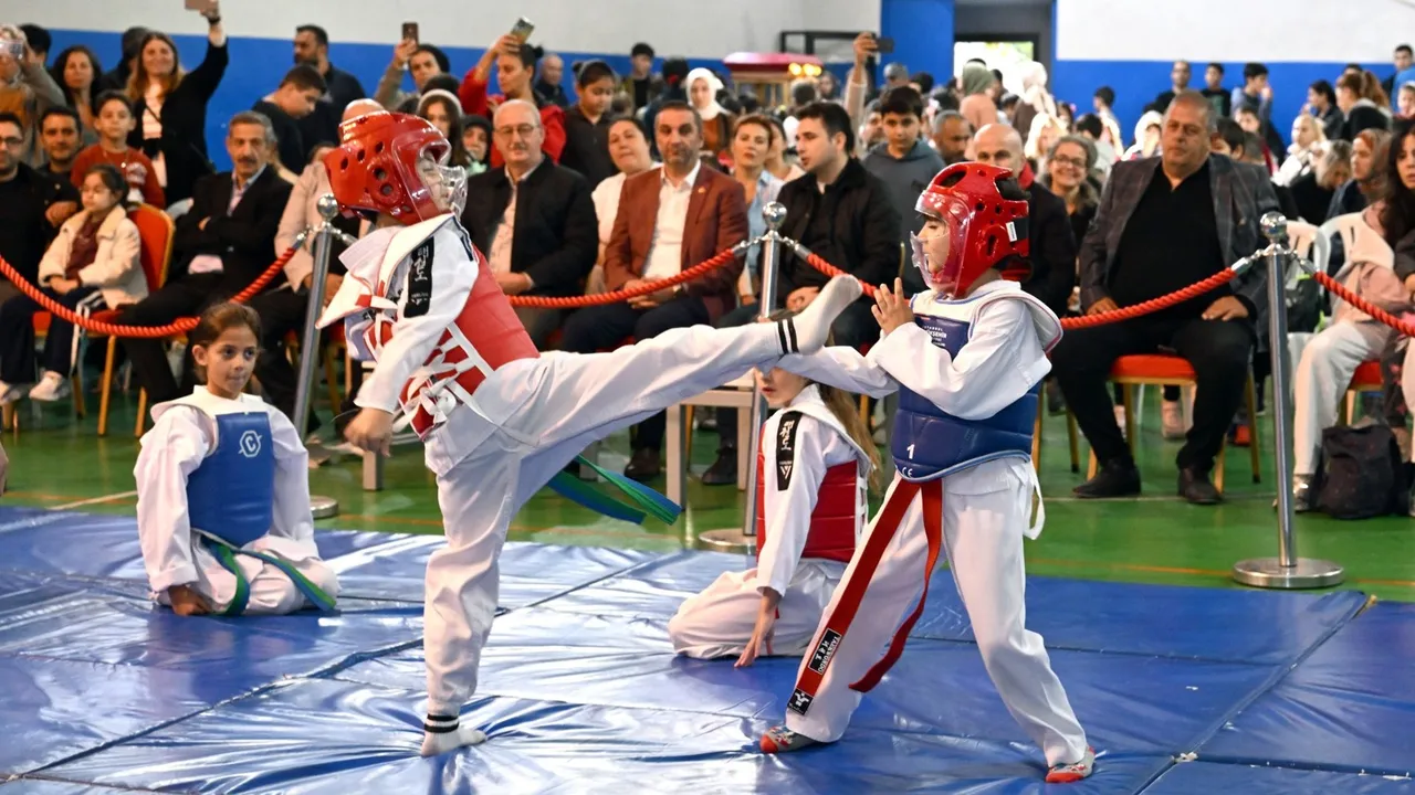 Şişli Belediyesi Kış Spor Okulları törenle açıldı