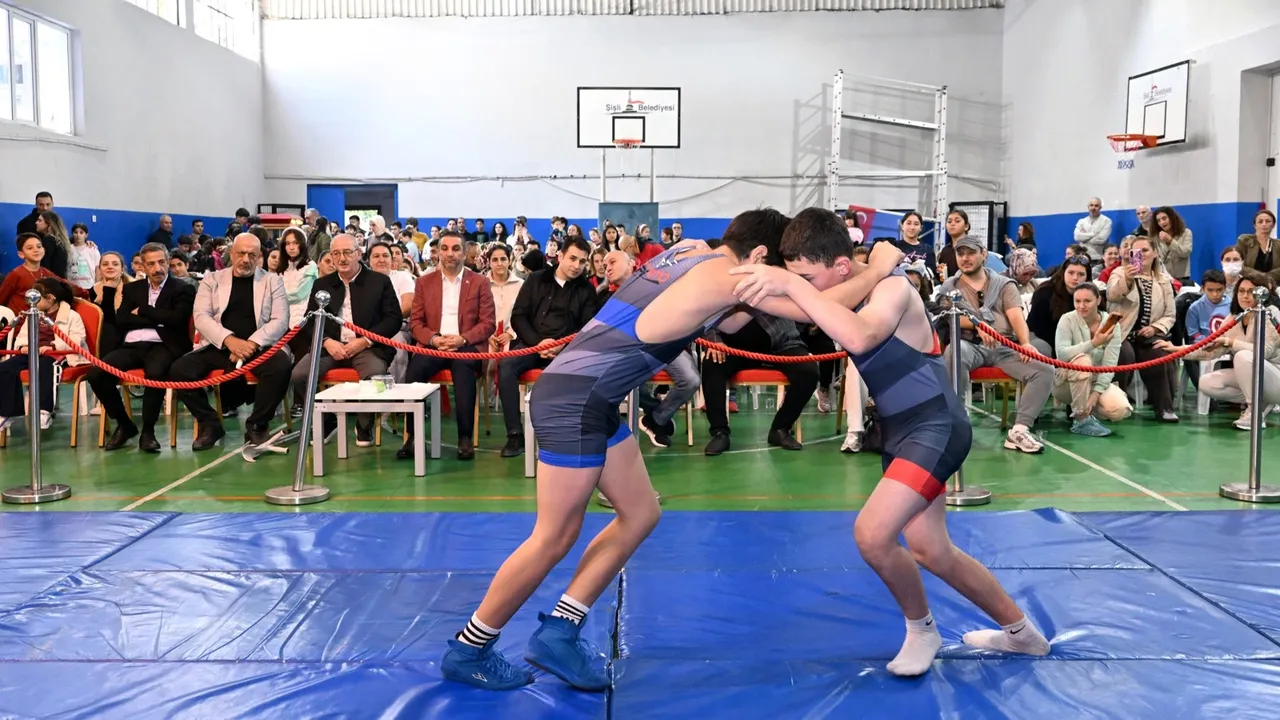 Şişli Belediyesi Kış Spor Okulları törenle açıldı