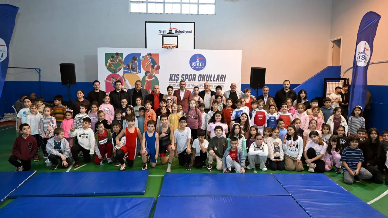 Şişli Belediyesi Kış Spor Okulları törenle açıldı