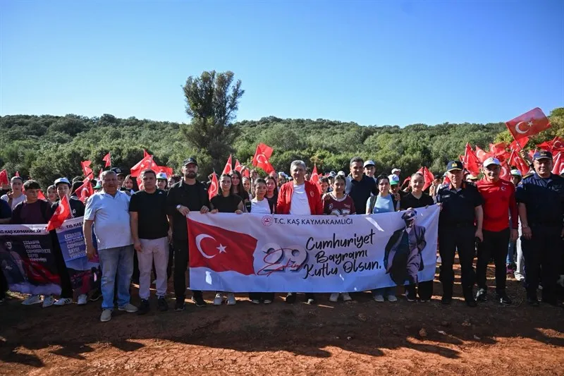 Cumhuriyet’in Kahramanları Kaş’ta düzenlenen yürüyüşle anıldı