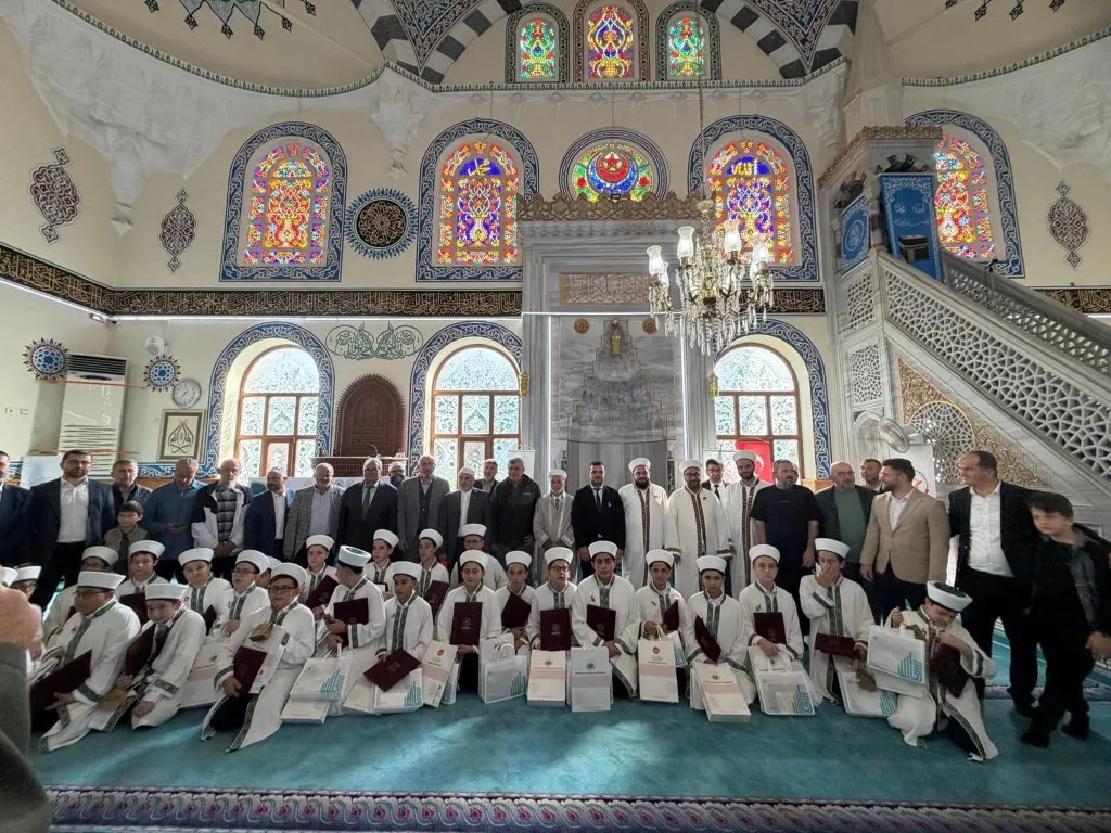 Kocaeli Yuvacık Kur'an Kursu ve Başiskele Proje Hafızlık İmam Hatip Ortaokulu Hafızlık İcazet Merasimi yapıldı