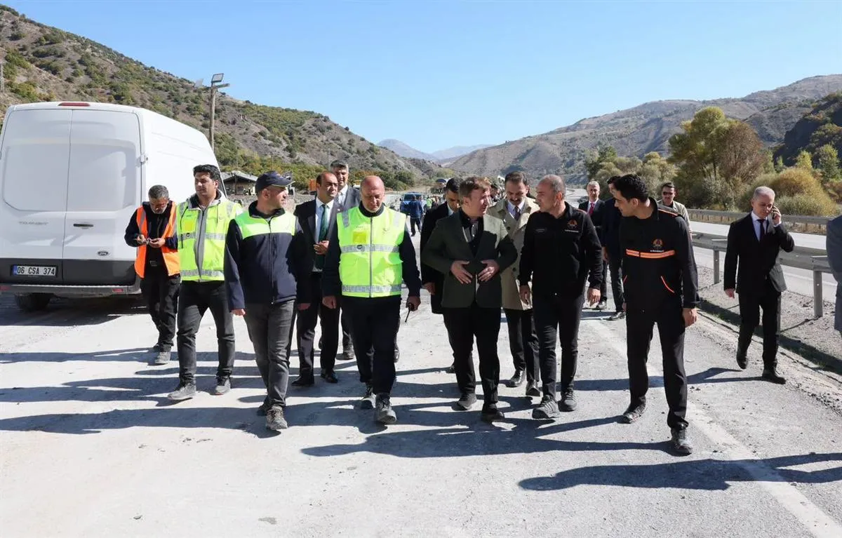 Erzincan Valisi Aydoğdu, demir yolu hattında yürütülen çalışmaları yerinde inceledi