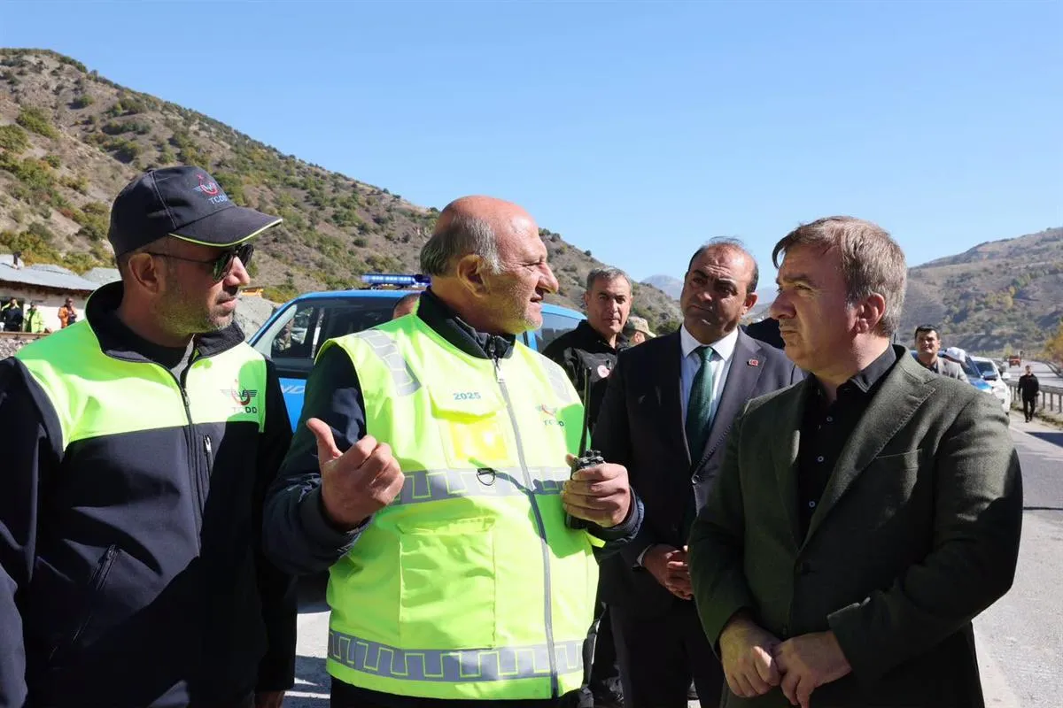 Erzincan Valisi Aydoğdu, demir yolu hattında yürütülen çalışmaları yerinde inceledi