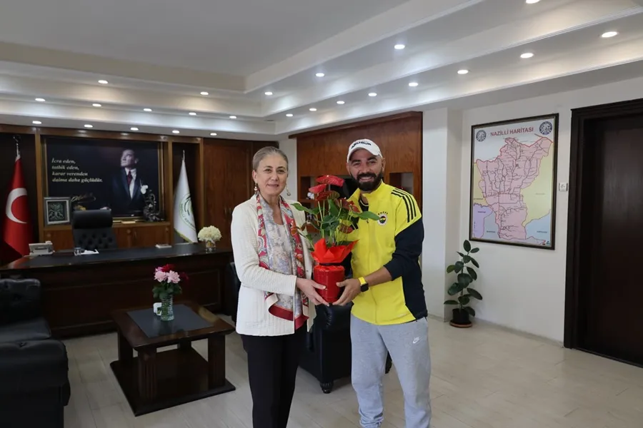 Türkiye 3.sü Nazilli Fenerbahçe Futbol Okulu sporcularının Nazilli Kaymakamını ziyareti