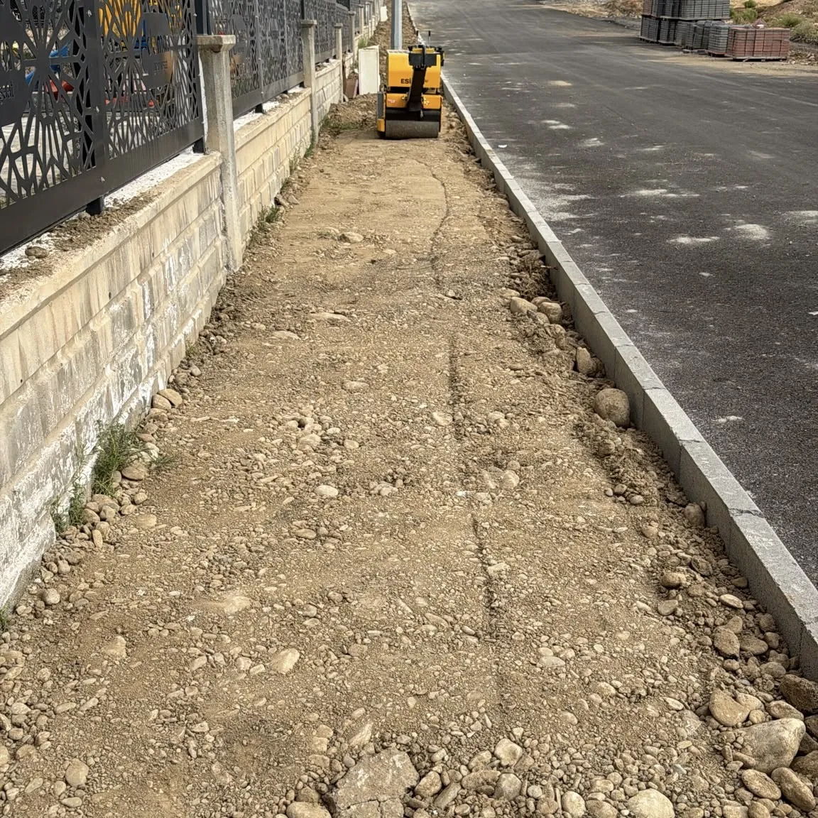 Yol ve asfalt çalışmaları hız kesmiyor