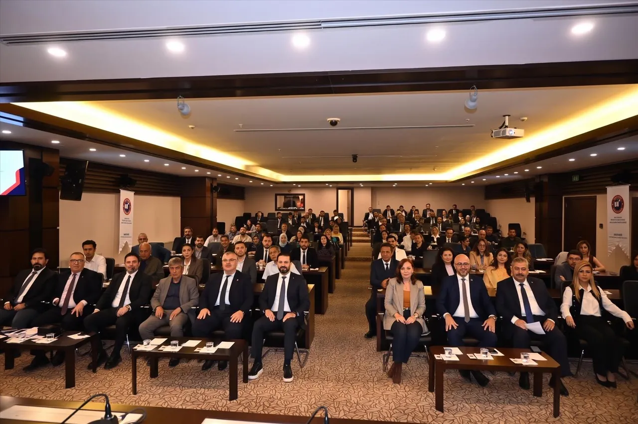 PAÜ’lü akademisyen, Gaziantep’te şirket değerleme ve risk yönetimini anlattı
