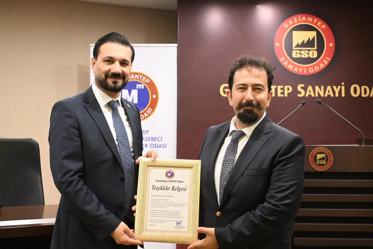 PAÜ’lü akademisyen, Gaziantep’te şirket değerleme ve risk yönetimini anlattı