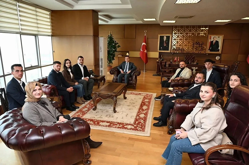 AK Parti Gençlik Kolları MKYK Üyesi Yiğit Küçükali ve Beraberindeki Heyet, Kastamonu Üniversitesi Rektörünü ziyaret etti