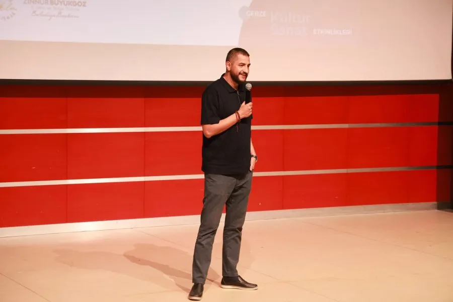 Gebze’de Altay Cem Meriç’ten “Biz Kimiz?” konferansı