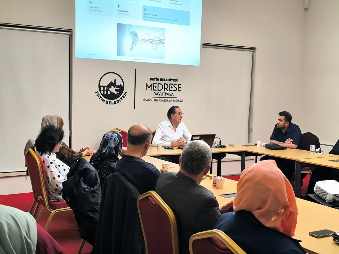 Medrese Davutpaşa'da Mevlana'nın düşünceleriyle insanın anlam arayışına bakış