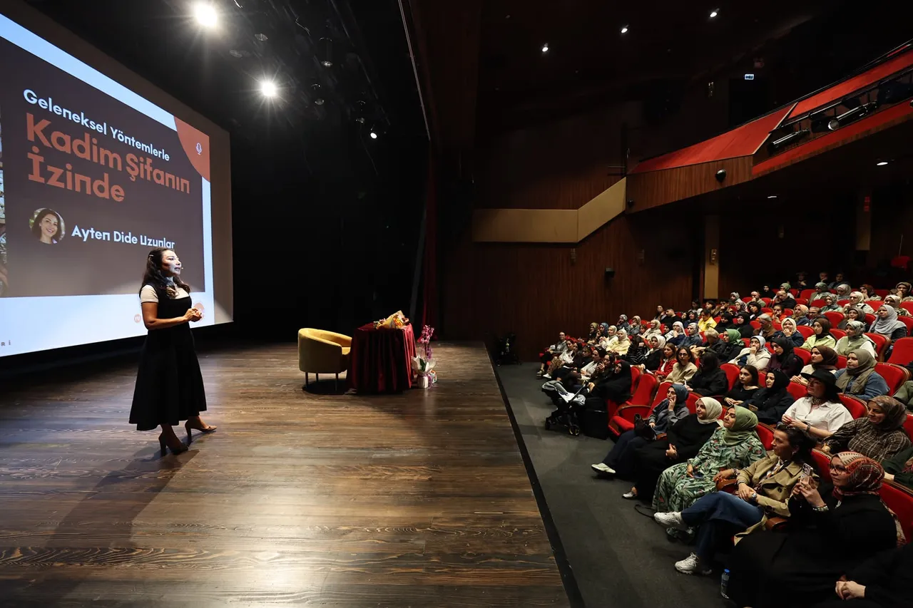 Kadim Hemşire AKM’de şifanın izini sürdü