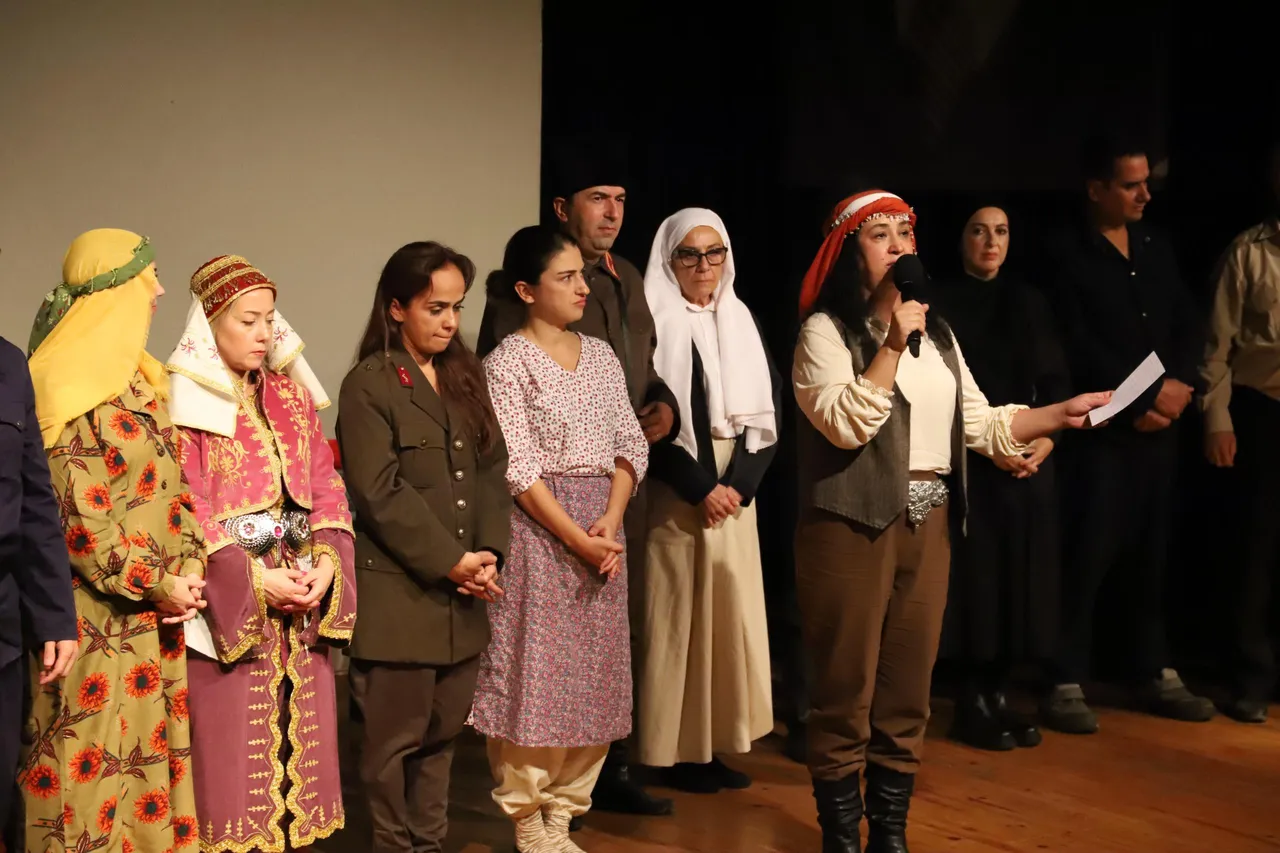 Nazilli’de “Abide-i Aşk” tiyatro oyunu sahnelendi