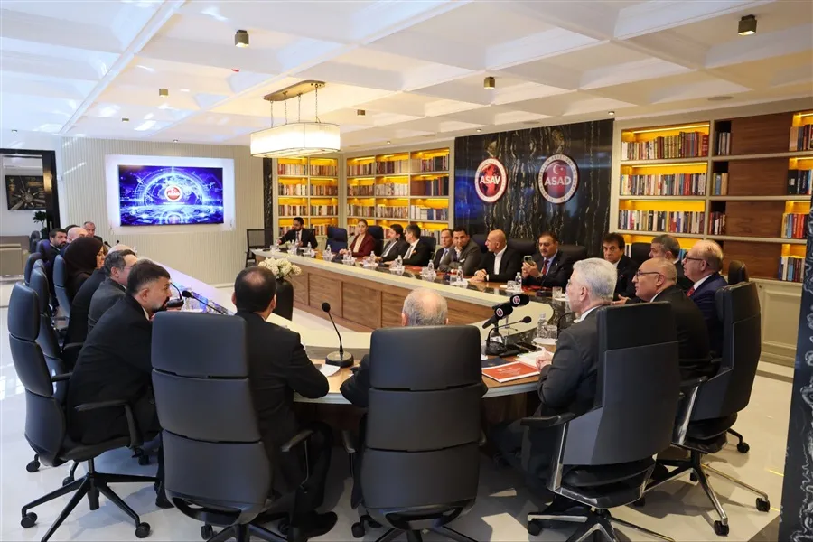 Ticaret Bakanı Bolat "Türkiye Yüzyılı'nda Dış Ticaret Politikamız" konferansına katıldı
