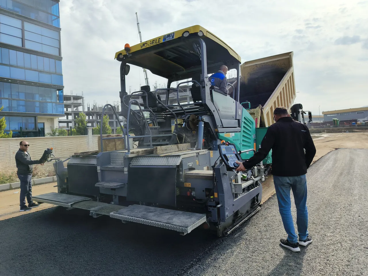 Ömer Halis Demir Caddesi'nde üstyapı çalışmaları tamamlandı