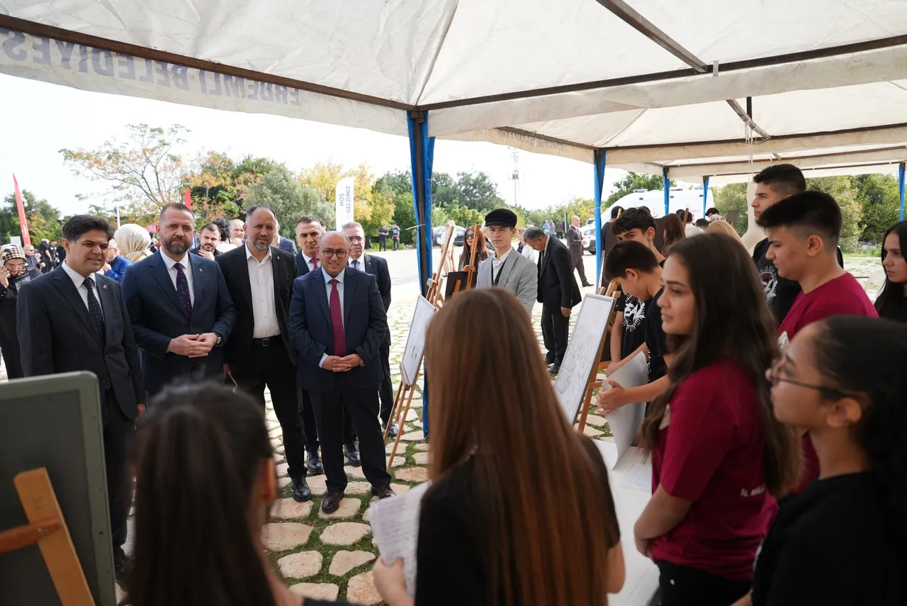 Gençler türkülerle geleceğe köprü kurdu