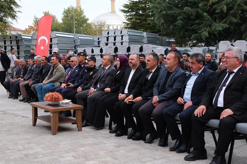 yetiştiricilere 700 adet akıllı oluk yemlik dağıtıldı