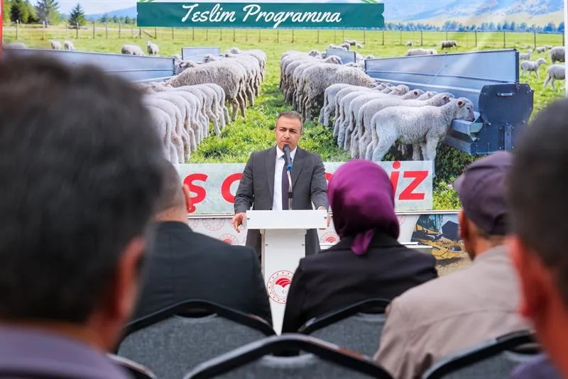 yetiştiricilere 700 adet akıllı oluk yemlik dağıtıldı