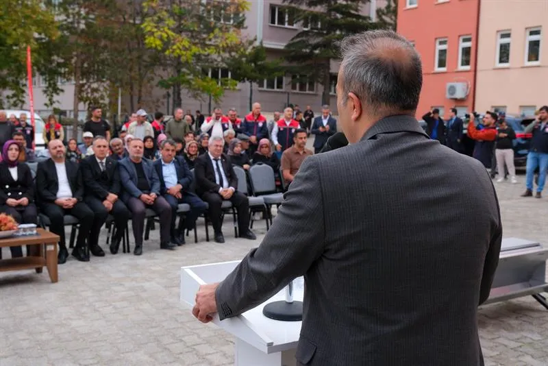 yetiştiricilere 700 adet akıllı oluk yemlik dağıtıldı