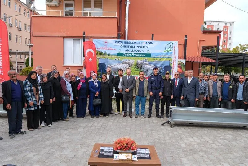 yetiştiricilere 700 adet akıllı oluk yemlik dağıtıldı