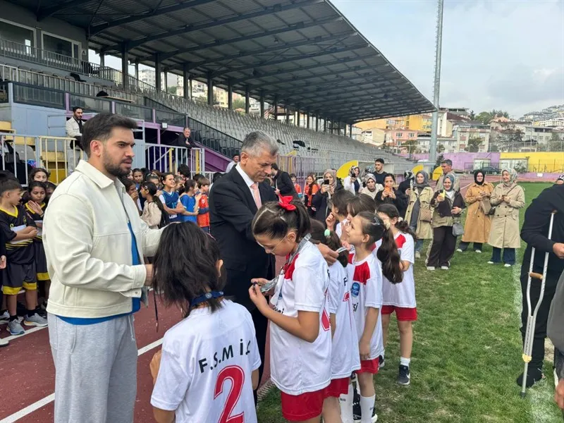 Eyüpsultan’da genç atletlerin ödül gururu