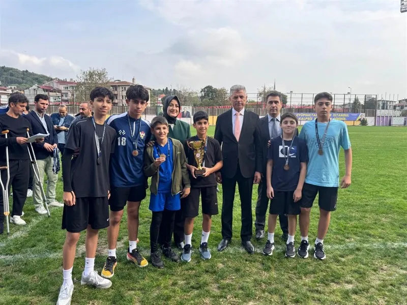 Eyüpsultan’da genç atletlerin ödül gururu