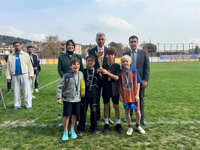 Eyüpsultan’da genç atletlerin ödül gururu