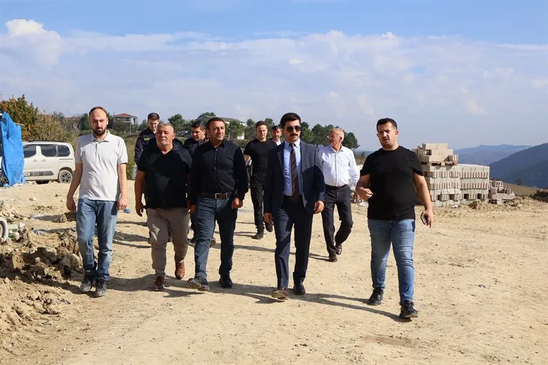 Ferizli Sinanoğlu Mahallesi’nde yapımı devam eden TOKİ konutları yerinde incelendi