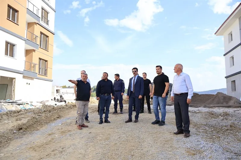 Ferizli Sinanoğlu Mahallesi’nde yapımı devam eden TOKİ konutları yerinde incelendi