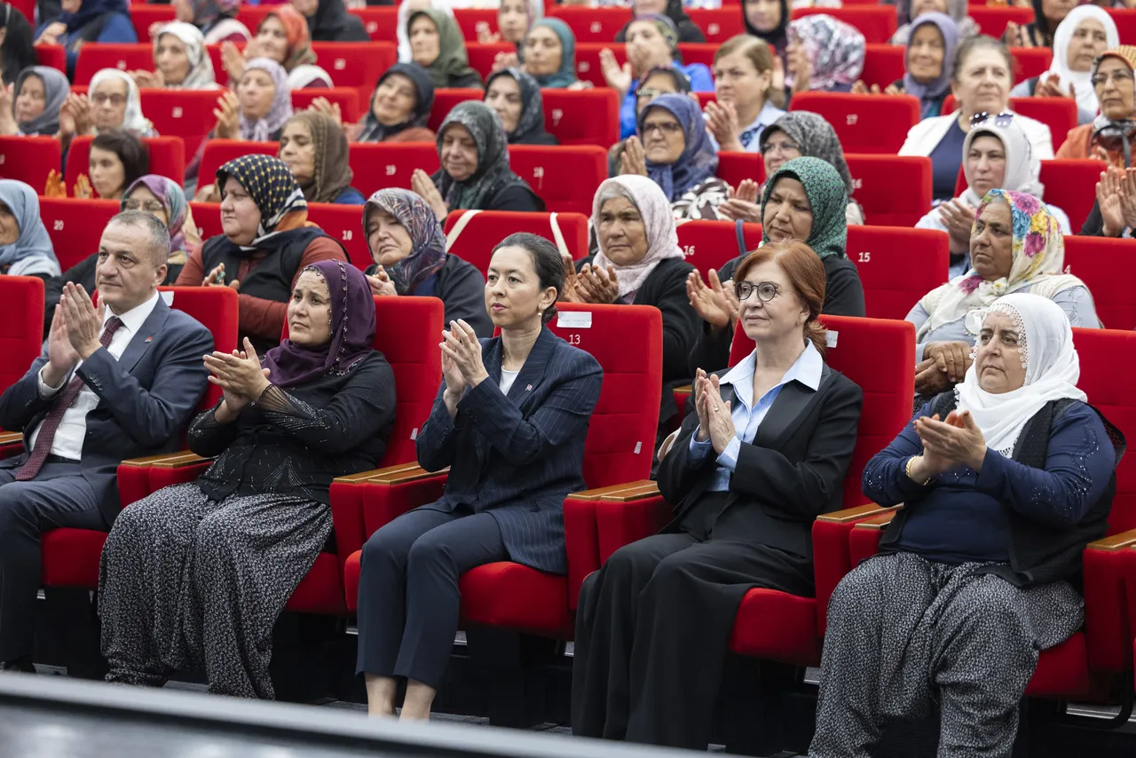 Başkan Vekili Genç, ‘Dünya Kadın Çiftçiler Günü’ Etkinliğine Katıldı