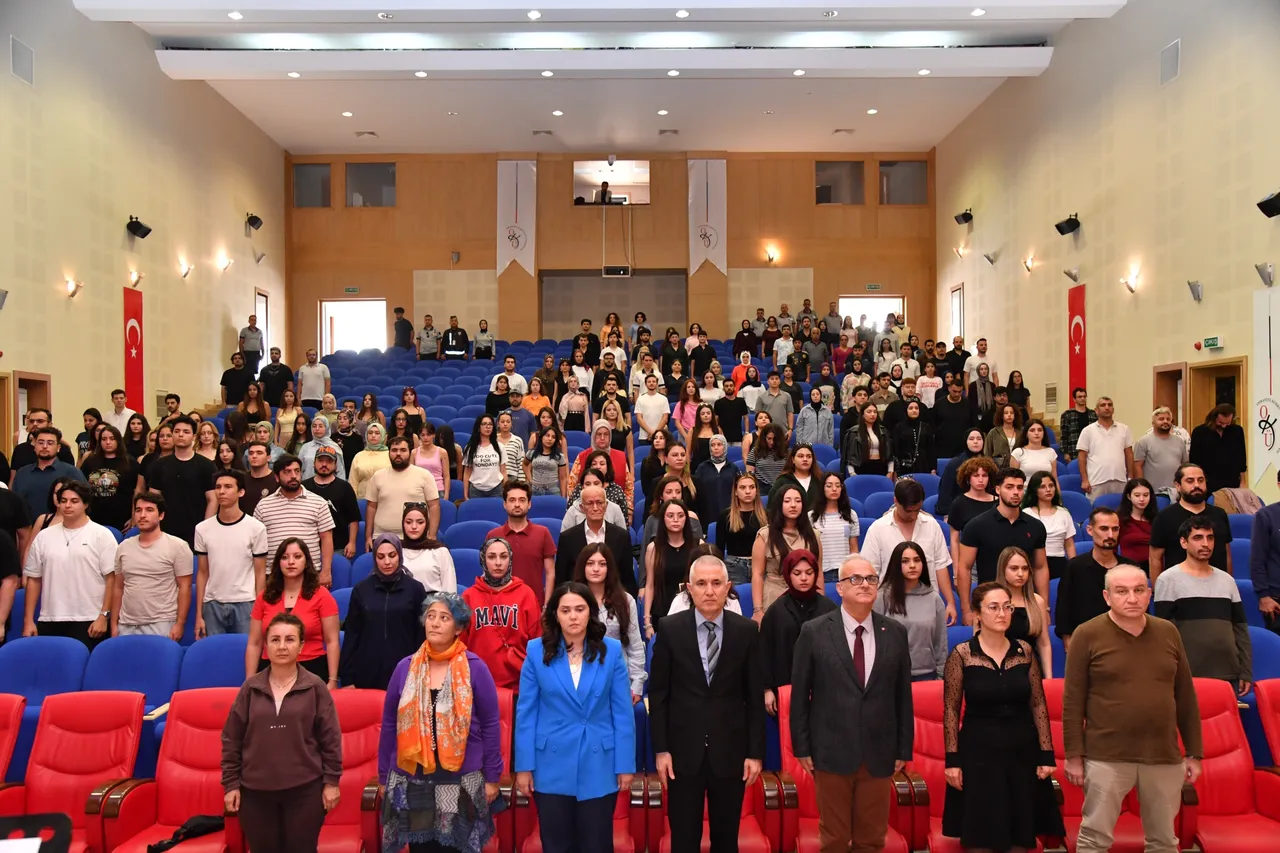 Osmaniye Korkut Ata Üniversitesinde Cumhuriyet'in 103. Yılı “Türkülerle Atatürk” konseriyle kutlandı