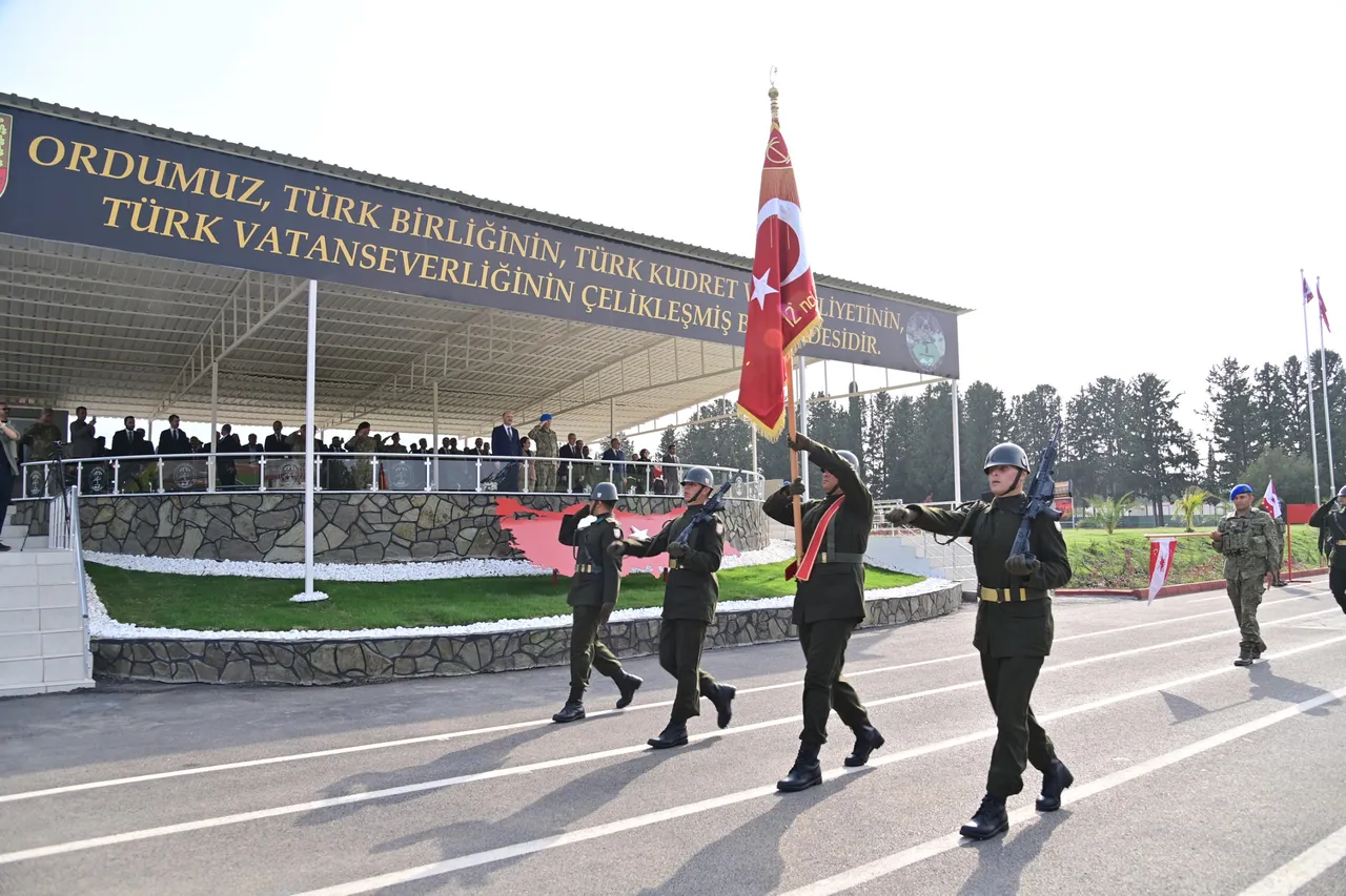 Rektör Vekili ve Rektör Yardımcısı 12’nci Komando Tugay Komutanlığı Sancak Teslim Töreni’ne katıldı
