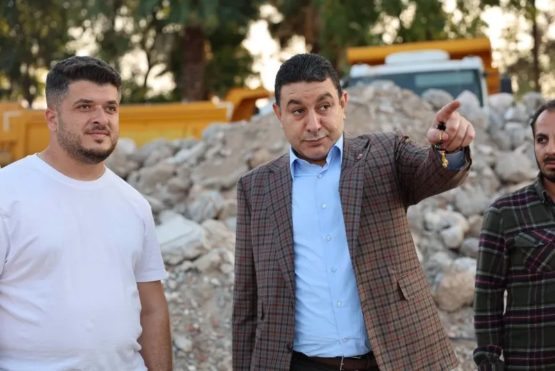 Başkan Özyavuz Harran'da yapımına başlanılan öğretmen Evi alanında incelemelerde bulundu