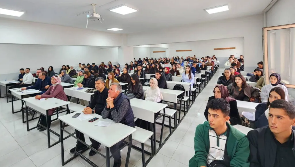 GAÜN SBMYO’da mentörlük programı başladı