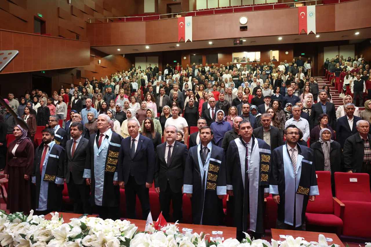 Niğde Ömer Halisdemir Üniversitesi Tıp Fakültesi öğrencileri beyaz önlüklerini giydi