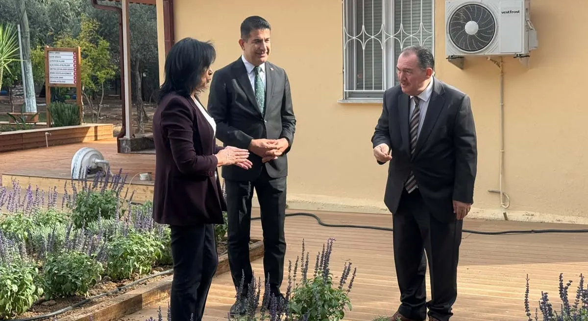 Muratpaşa Kaymakamı Kara 15 Temmuz Şehitler Anaokulu’nda yapılan çalışmaları inceledi