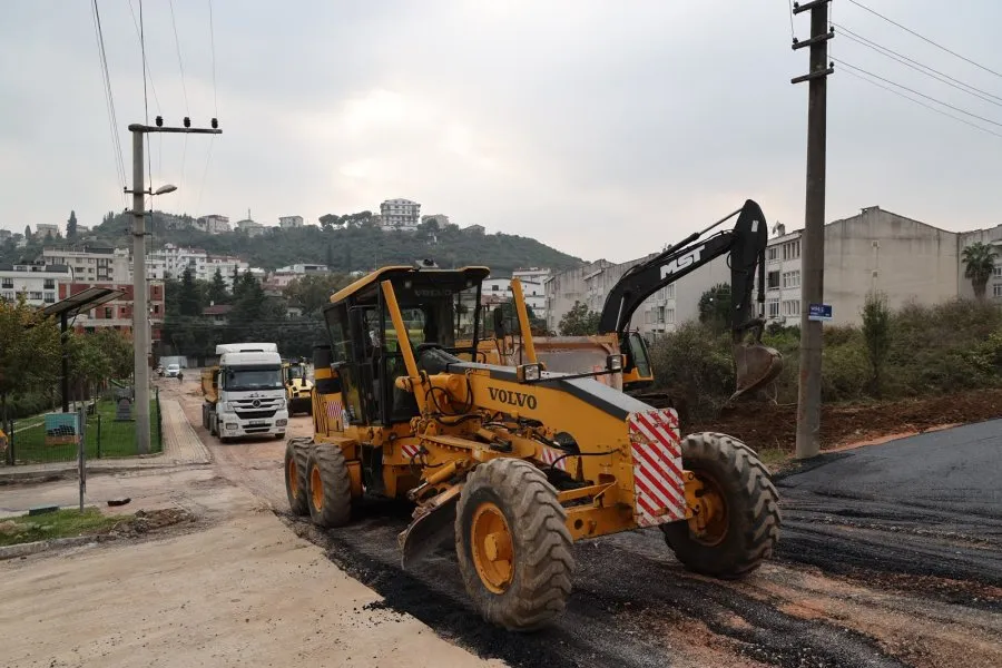 Gebze’de mahallelerde asfalt çalışmaları sürüyor
