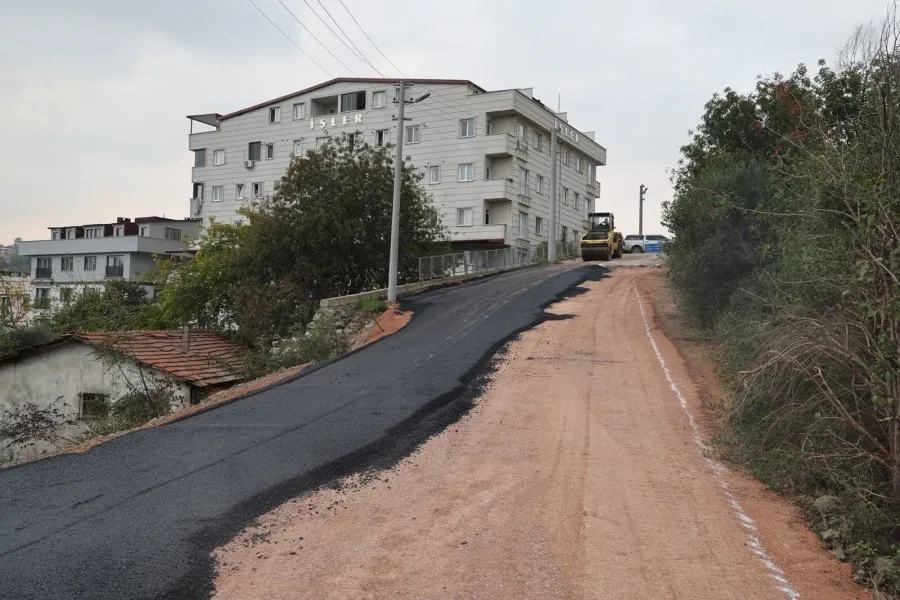 Gebze’de mahallelerde asfalt çalışmaları sürüyor