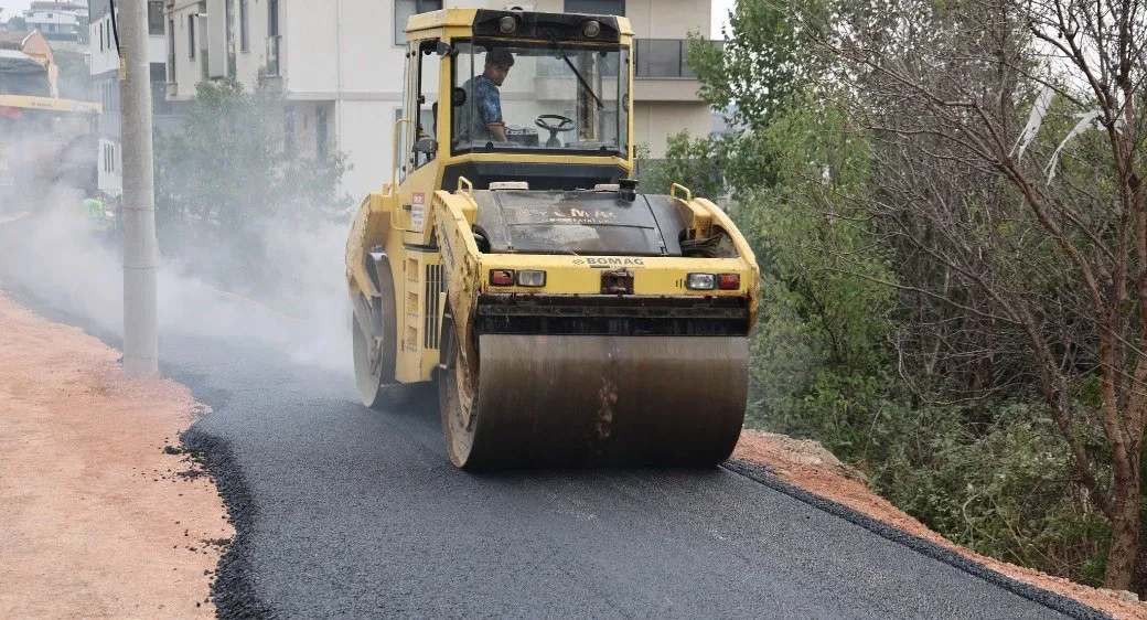 Gebze’de mahallelerde asfalt çalışmaları sürüyor