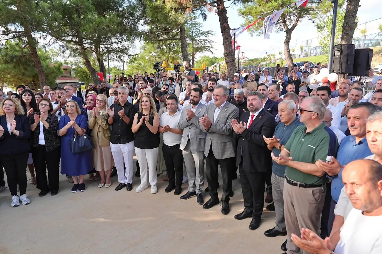 Sancaktepe’de halka açık yeni yaşam alanı: Paşaköy Koru Park'ı açıldı