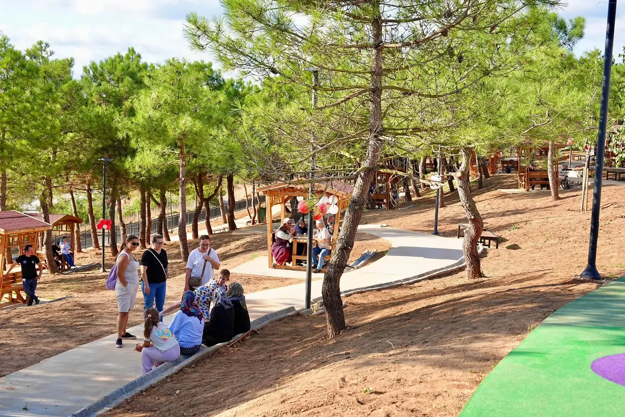 Sancaktepe’de halka açık yeni yaşam alanı: Paşaköy Koru Park'ı açıldı