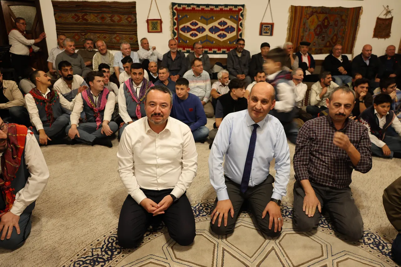 Sandıklı Belediye Başkanı Adnan Öztaş, şehit ve gazi aileleri onuruna düzenlenen Yaren Gecesi programına katıldı