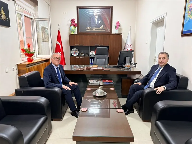 Kaymakam Kapankaya, yeni atanan İlçe Yazı İşleri Müdürü Özder’e hayırlı olsun ziyaretinde bulundu