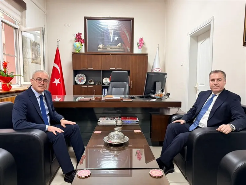 Kaymakam Kapankaya, yeni atanan İlçe Yazı İşleri Müdürü Özder’e hayırlı olsun ziyaretinde bulundu