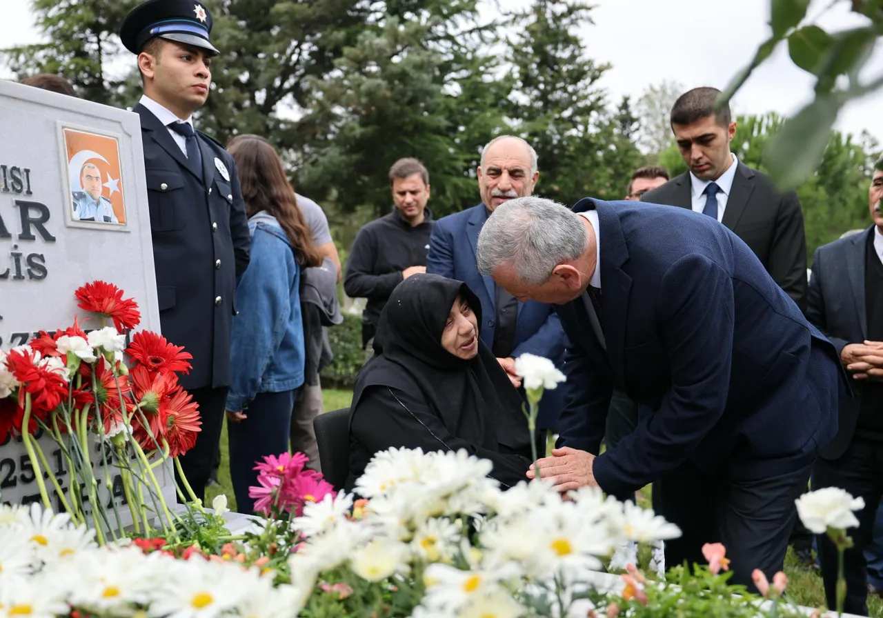Çerkezköy Belediyesi, Şehidi kabri başında andı
