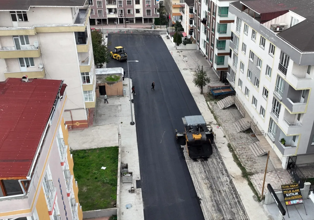 Tümer Sokak’ta sıcak asfalt çalışmaları tamamlandı